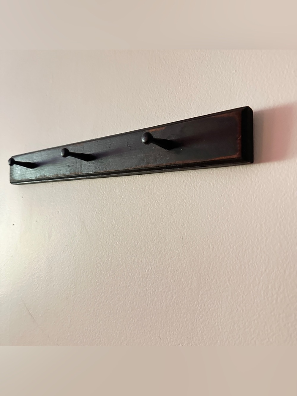 Wood 3-peg small key accessory rack